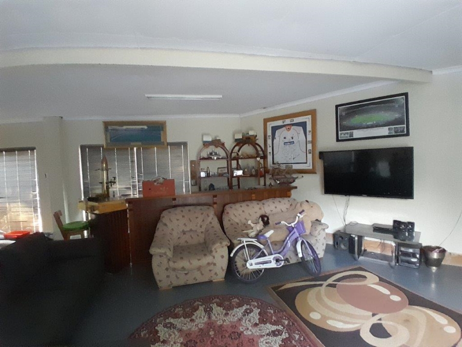 5 Bedroom Property for Sale in Geelhoutpark North West